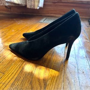 VINTAGE VINCE CAMUTO WOMEN’S SIZE 37.5 BLACK SUEDE PUMPS